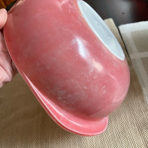 Vintage Pyrex Handled Mixing Bowl 2.QT - Picture 6 of 9